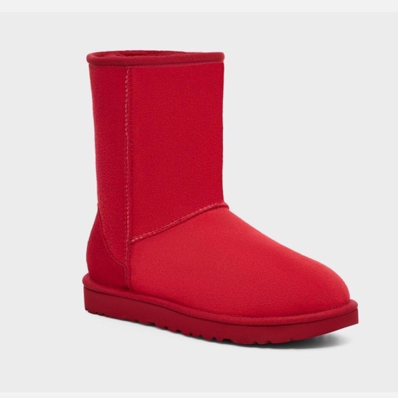 Red UGG Classic Short Boots in Tomato, Size 11, Ugg Boots, Fur Boots, NWT - Picture 1 of 8